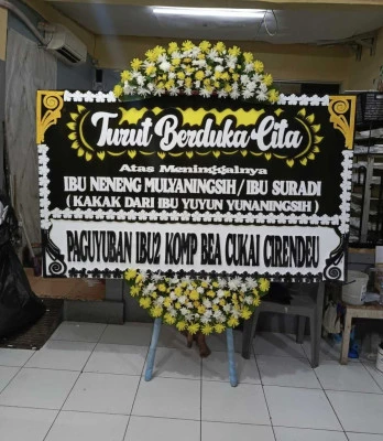Papan Bunga di Area Pantai Merak
